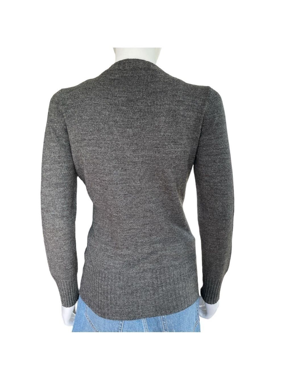 Bloomingdale’s Quotation Long Sleeve Button Front Sweater Size Medium - Picture 3 of 8